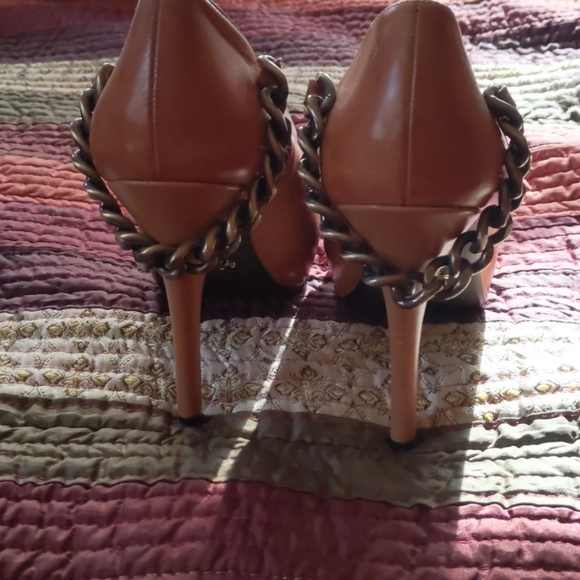 Fergie heels - Picture 2 of 3